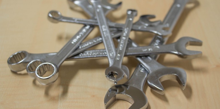 The Pros and Cons of Adjustable and Non-Adjustable Spanners